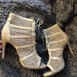 Joie lace bootie heel